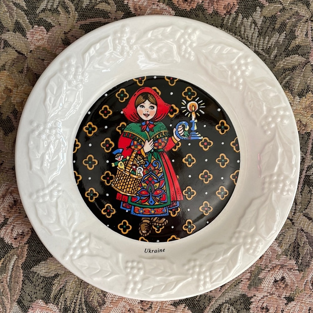 Domestications Holiday Traditions of the World, Babushka of Ukraine.